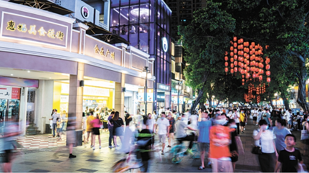 “食在广州”远近闻名，北京路惠福美食花街拥有数量众多的老字号及粤菜餐饮名店。