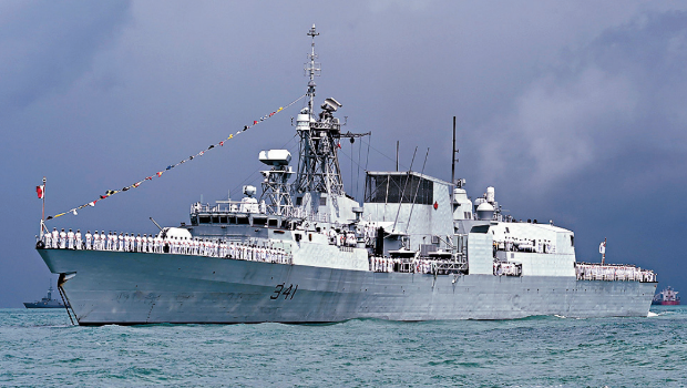 美加军舰穿台海，解放军全程警戒