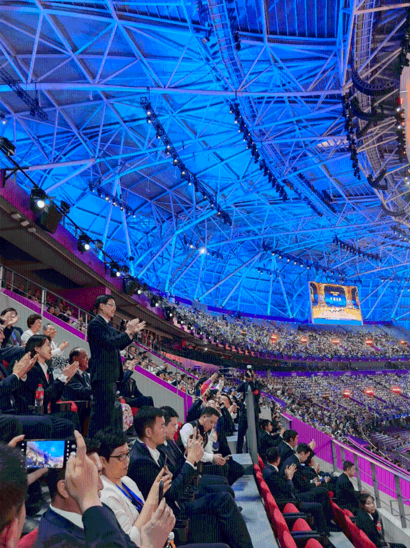 李家超出席杭州亚运开幕式，鼓励港人多为国家队及港队打气