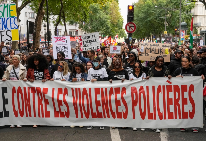 法国数万人示威抗议警察暴力。美联社