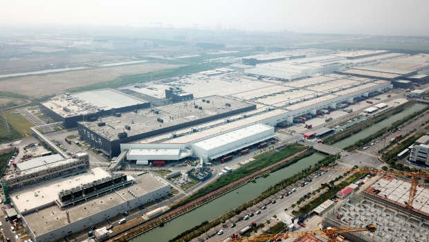 特斯拉在上海建超级工厂，为中国带来电动车产业链的机会。