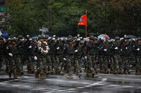 韩国士兵参加阅兵礼。