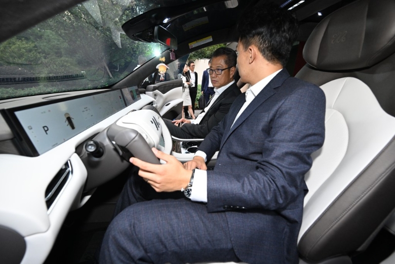 陈茂波到访上海汽车集团。政府新闻处图片