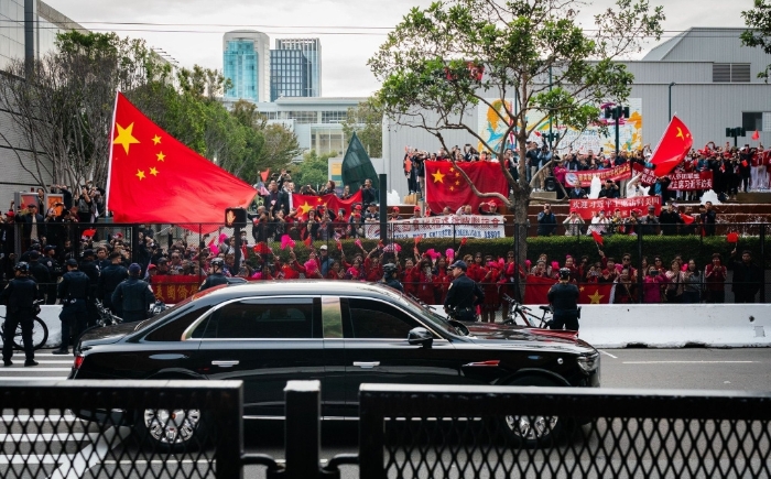 习近平的“红旗”座驾出现在美国旧金山街头。