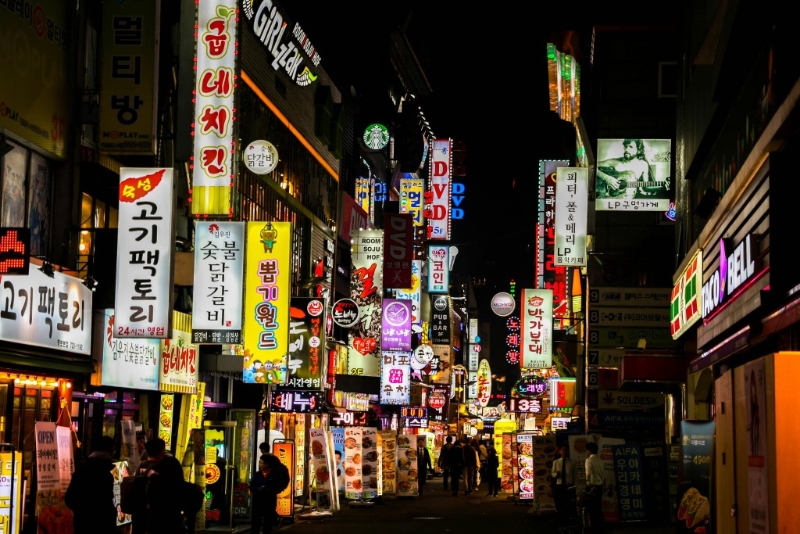 首尔排名第3，设计师专卖店数量是210。