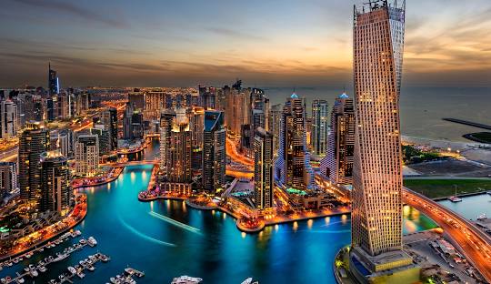 迪拜排名第6，设计师专卖店数量是121。