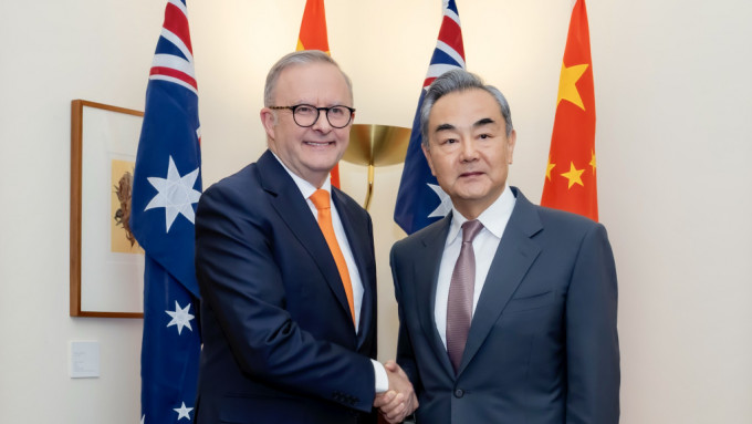 澳洲总理阿尔巴内塞在堪培拉会见到访的中国外交部长王毅