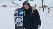23岁女滑雪运动员吃罐头后，颈以下瘫痪，现要靠呼吸机维生