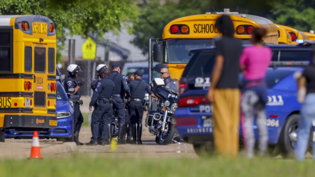德州17岁高中生持枪射杀同学