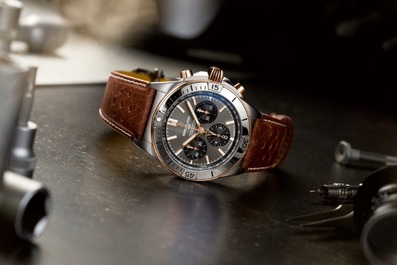 Breitling Chronomat B01 42 Triumph，表壳：42mm钛金属及红金、机芯：Breitling 01自动、售价：$75,600。