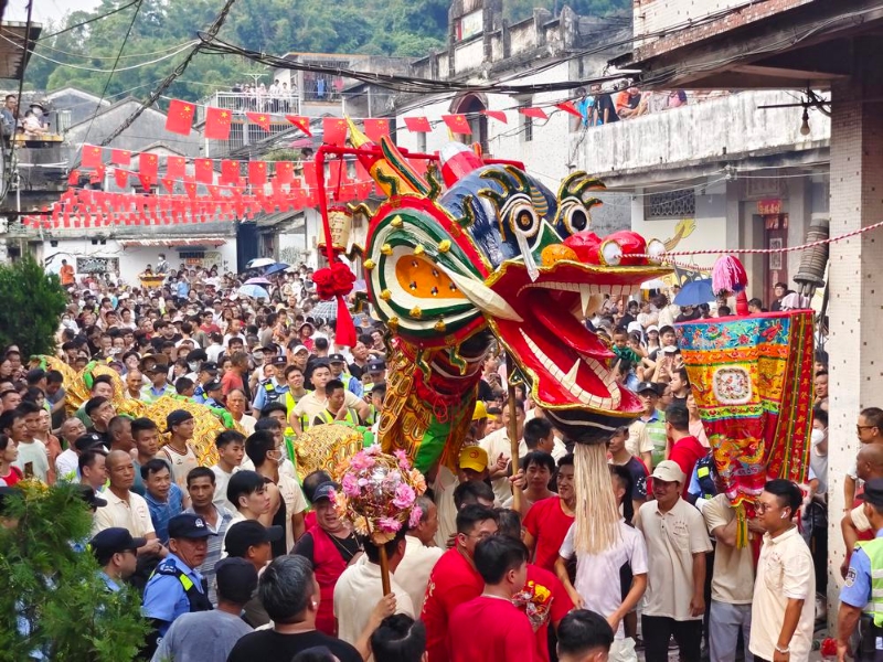 今年新春期间三江龙乡游龙。郭永乐摄.jpg