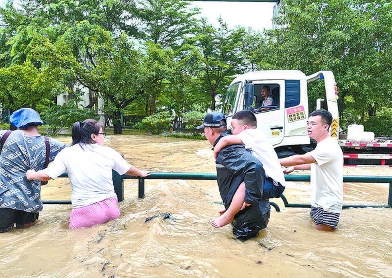 三亚多地日前遭遇暴雨侵袭