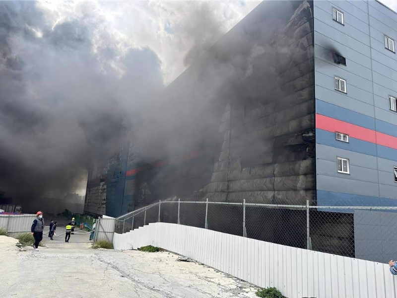 台中全联新建生鲜工厂火警，梯间寻获失联者，都无呼吸脉搏，其中一人疑似以碳化。