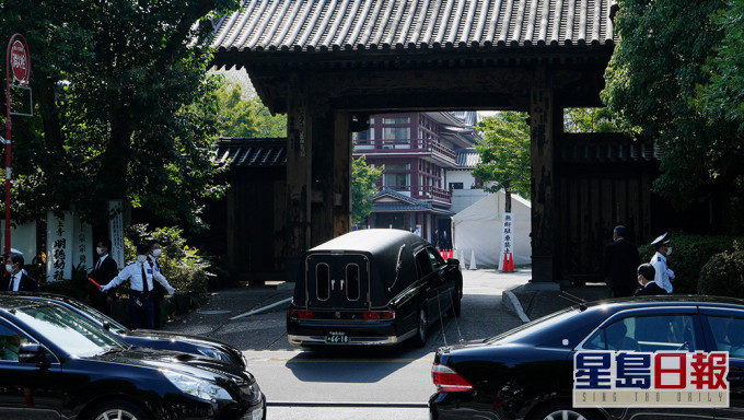 安倍晉三遺體移往增上寺。AP圖片