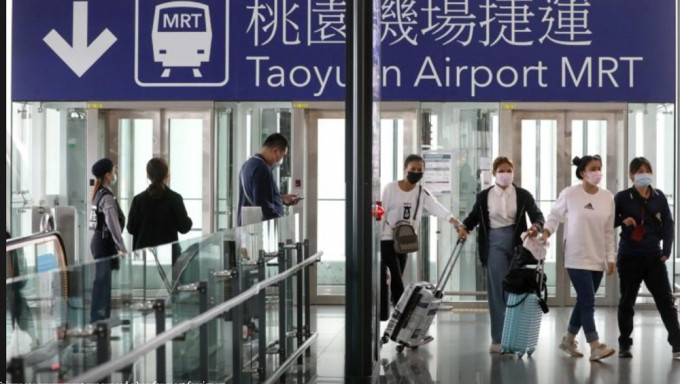 台灣入境人數放寬至每周5萬人次。路透