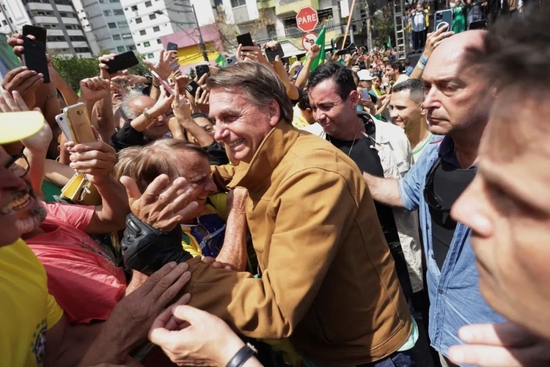 当地时间2022年9月23日，巴西米纳斯吉拉斯州，巴西现任总统、总统候选人博索纳罗举行集会造势。图/IC photo