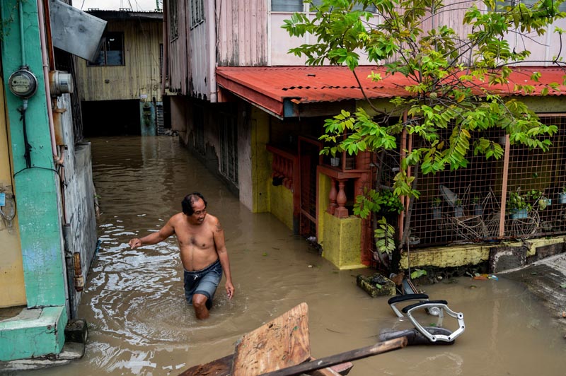 2022-10-30T072115Z_699065704_RC2FBX9SZ5UC_RTRMADP_3_ASIA-STORM-PHILIPPINES