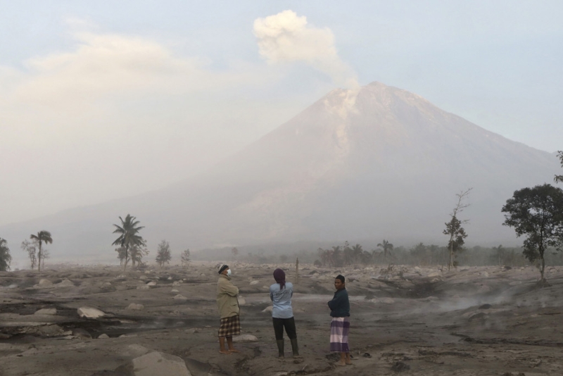 Indonesia_Volcano_Eruption_88334--e22a1