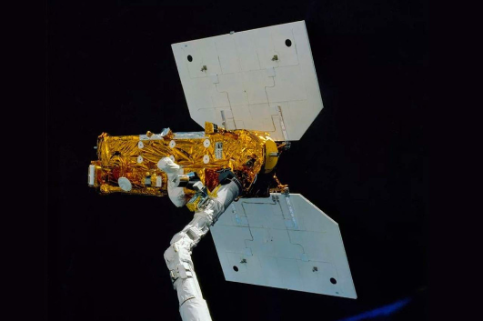 NASA的退役地球觀測衛星「ERBS」於 1984 年 10 月 5 日從挑戰者號太空穿梭機發射，運行到 2005 年退役。資料圖片