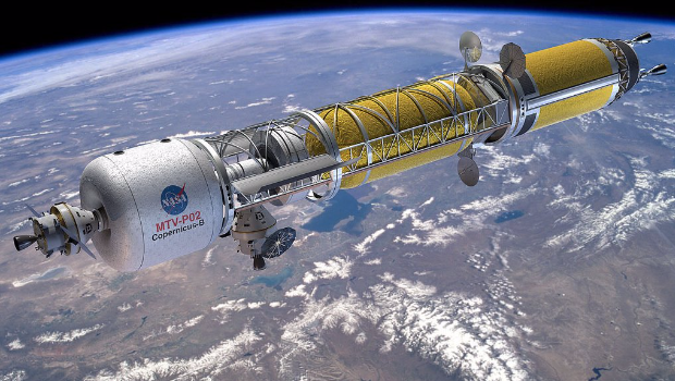 NASA 的核動力火箭想象圖，白色的部分是人員艙，有2個星線太空船對接。黃色的部分是核動力的燃料艙，最末端的是核動力引擎，離人員艙最遠。(圖/NASA)