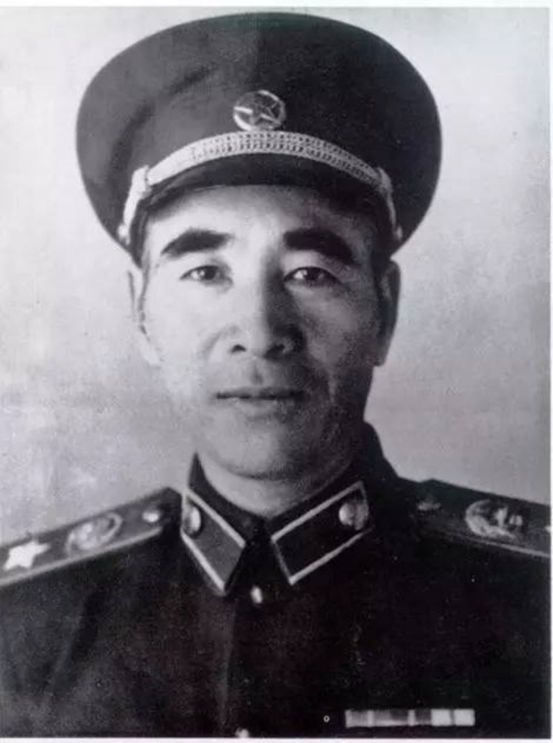 林彪生于1907年。