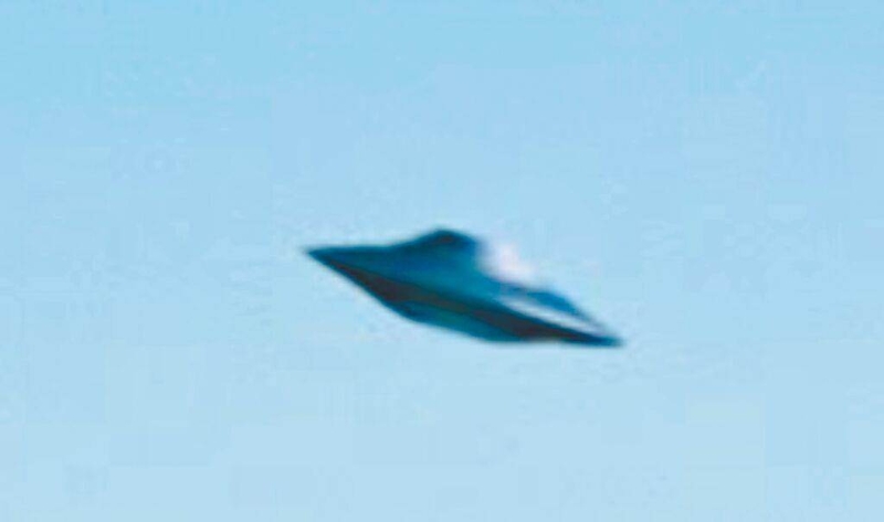對於連日來闖入北美領空的高空物體，有人與「不明飛行物」（UFO，幽浮）聯想在一起。圖為UFO示意圖。（摘自網路）