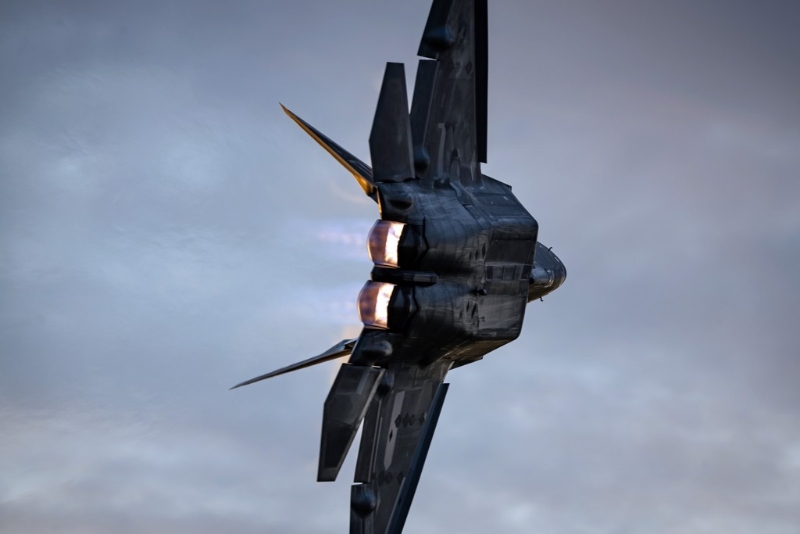 F-22獨特造型的噴嘴，它可上下偏折，帶給F-22極佳的超機動性能。(圖/美國空軍)