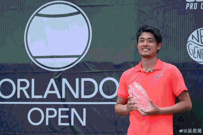 2022年8月在美国网球公开赛第一轮中吴易昺得胜，成为公开赛年代第一位赢得大满贯单打正赛胜利的中国大陆男球手。