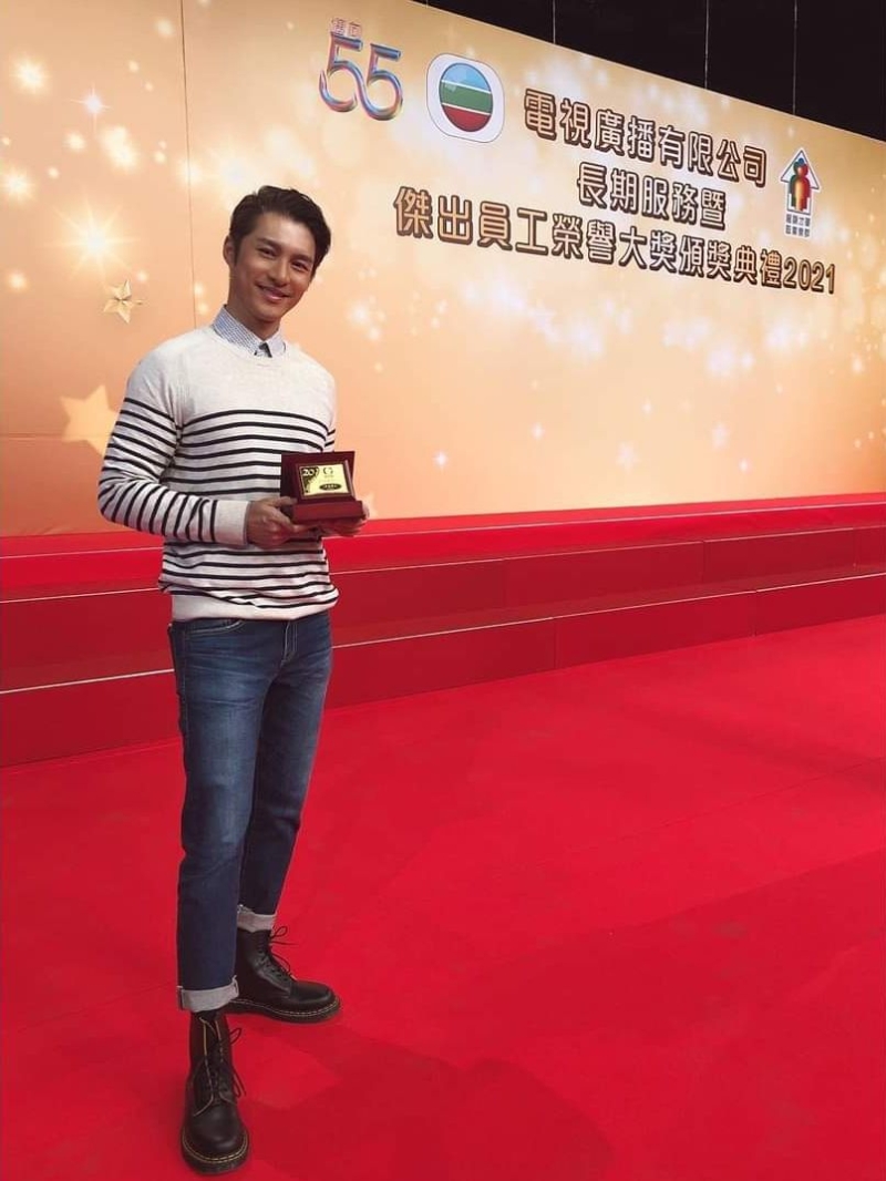 去年黃嘉樂剛取得TVB 20年老人牌，屬元老級。