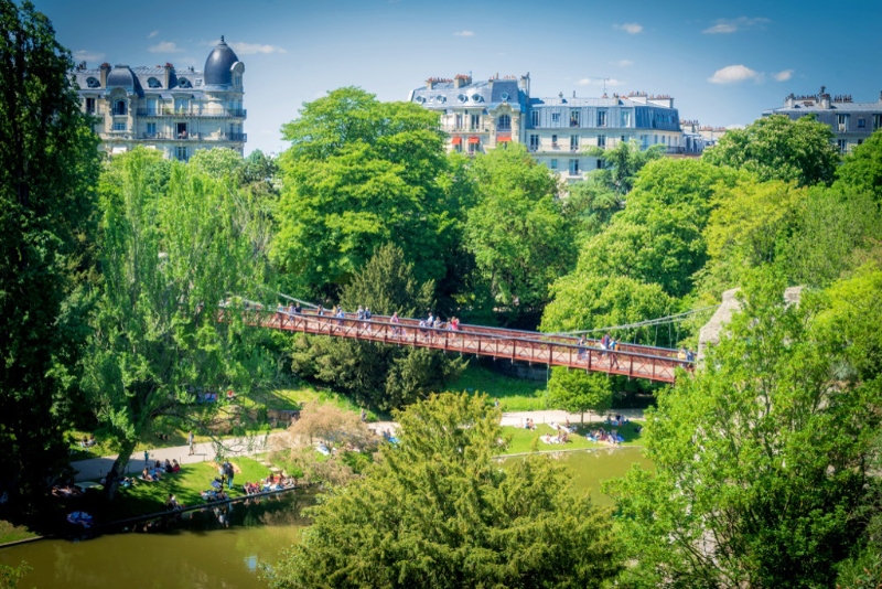 巴黎知名肖蒙山丘公園（Parc des Buttes-Chaumont）發現女性斷頭、軀幹屍塊，受害女子瑪圖格（Assia Matoug）的丈夫尤賽夫（Youcef Matoug）坦承犯案。（資料照／shutterstock）