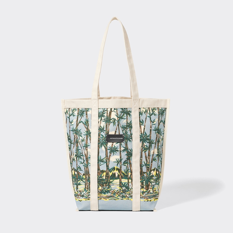 粉蓝色主调的植物图案Tote Bag/$179。