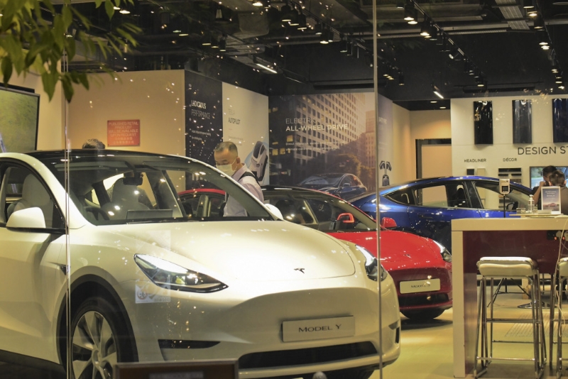 ●去年Tesla在港交付约12，358辆新车，刷新本地私家车交投榜纪录成为冠军。