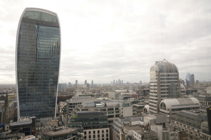 伦敦「对讲机大楼」（左）。 网上图片