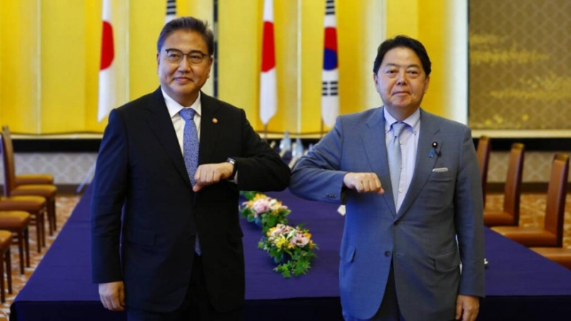 南韩外长朴振（左）及日本外相林芳正（右）早前于东京会谈。 AP资料图片