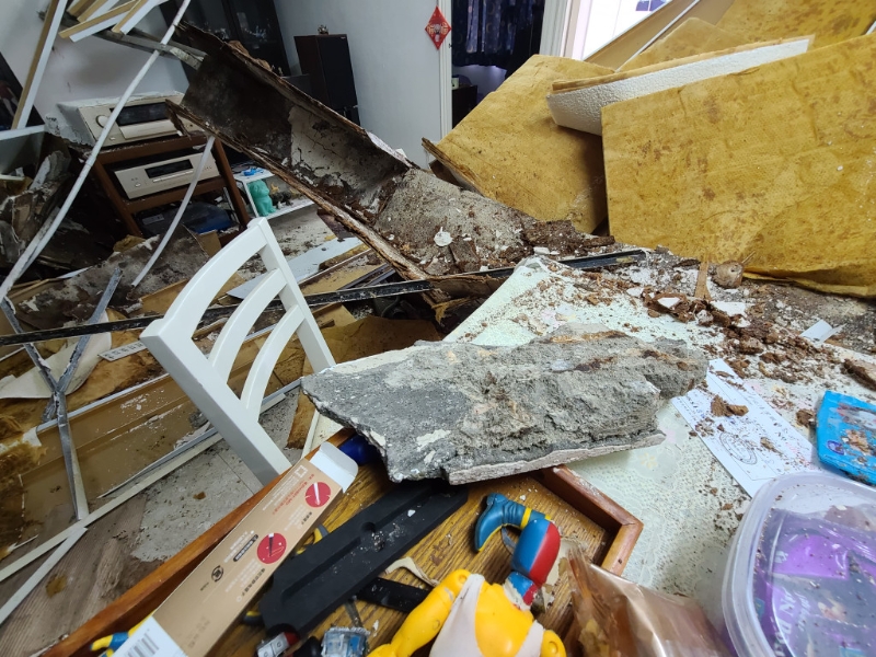 天花倒塌后，租客指初步估计损失近20万。
