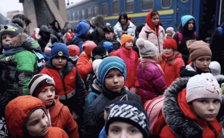 烏克蘭逃避戰火的兒童。路透社資料圖片
