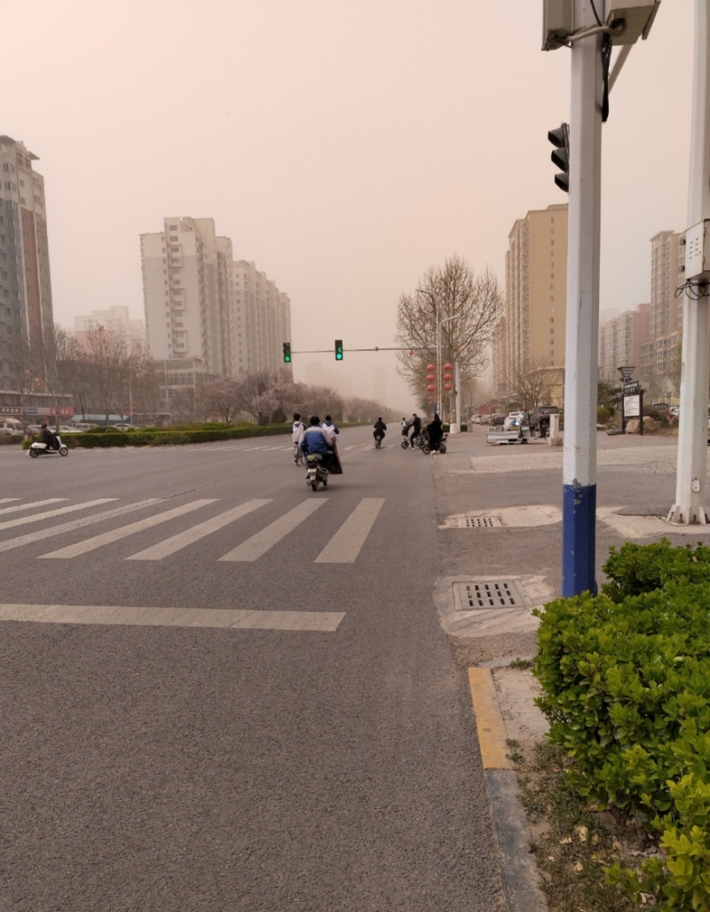 北京今早受沙尘天气影响。 网图