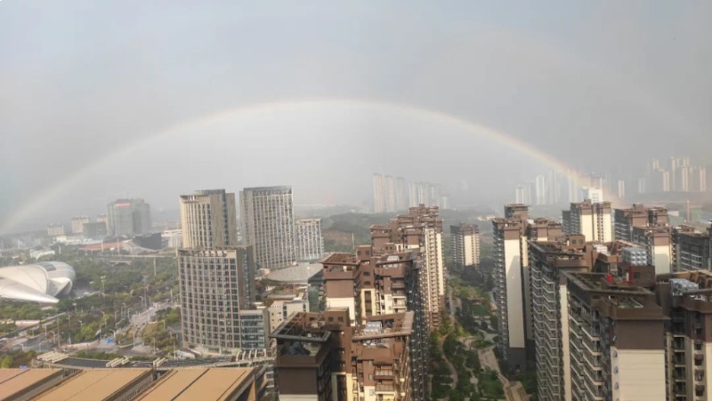 广西不少民众今日看到天空出现双彩虹。 （互联网）