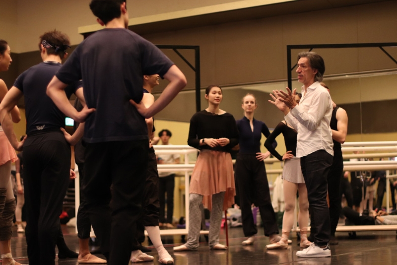 香港芭蕾舞团为演出编了整套融合芭蕾舞和现代风格的全新舞步。