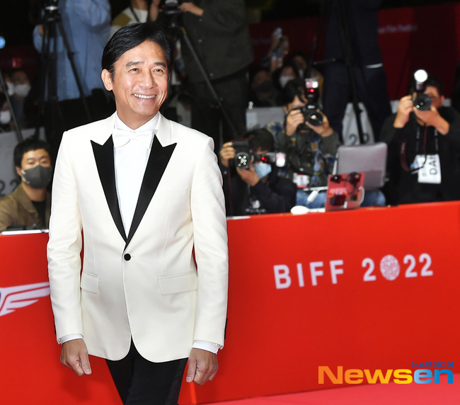 影帝梁朝伟早前出席釜山国际电影节极受欢迎。