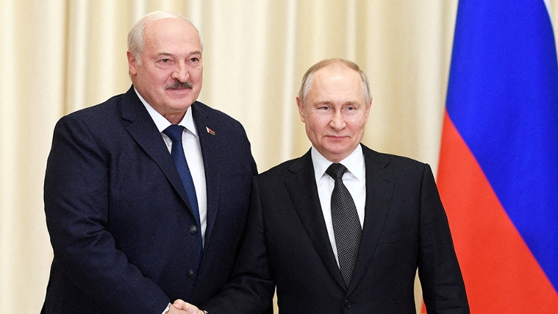 俄羅斯總統普京宣布與白俄羅斯達成協議，在當地部署戰術核武，圖為俄羅斯總統普京與白俄羅斯總統盧卡申科。路透資料圖