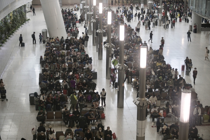 高鐵西九龍站有大量旅客。陳浩元攝