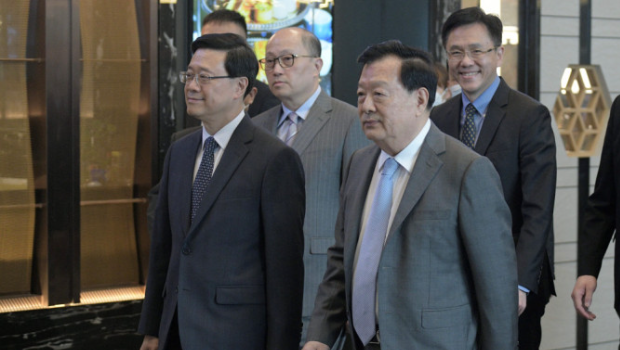 国务院港澳办主任夏宝龙继续在香港的考察行程