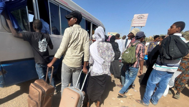 苏丹内乱，世界卫生组织表示，连日冲突造成近300人死亡，超过3000人受伤