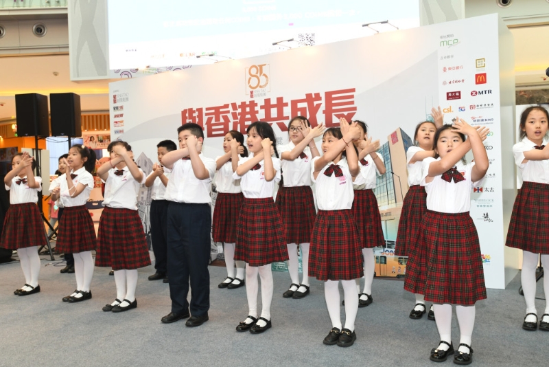 香港中文大学（深圳）附属学校合唱团演唱古诗歌曲