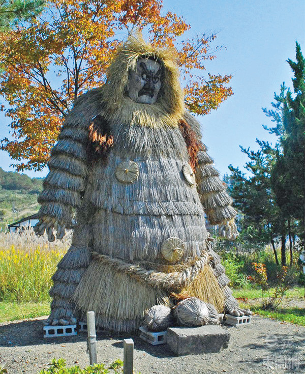 稻草地的道祖神，通常都非常巨大，有些更达四米高。