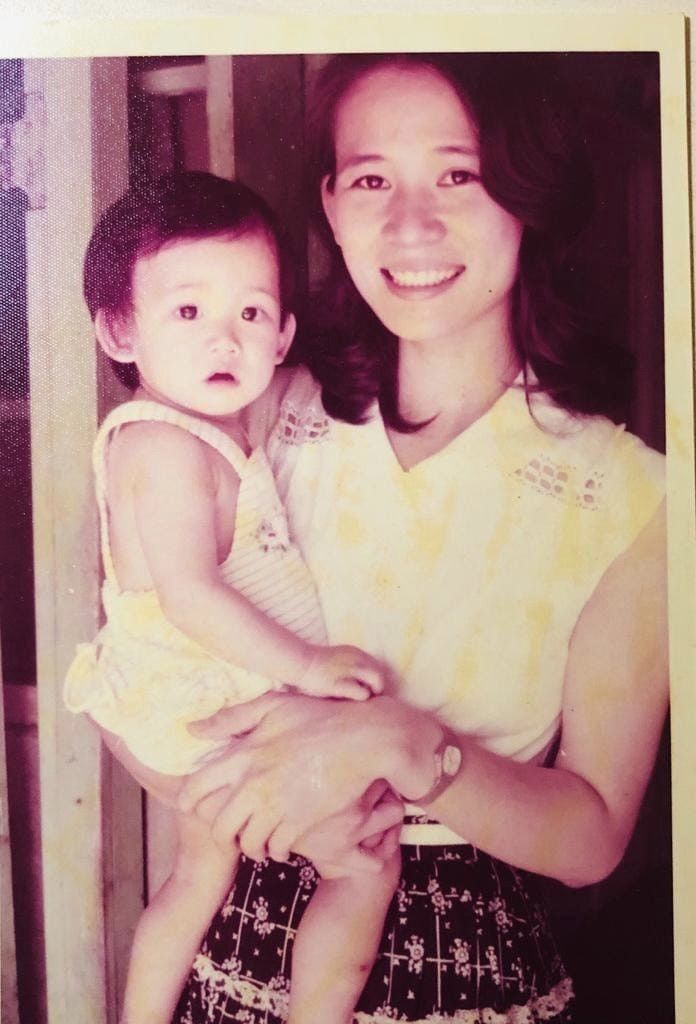林志玲在母亲节晒童年照片，妈妈竟然似韩国女神孙艺珍。