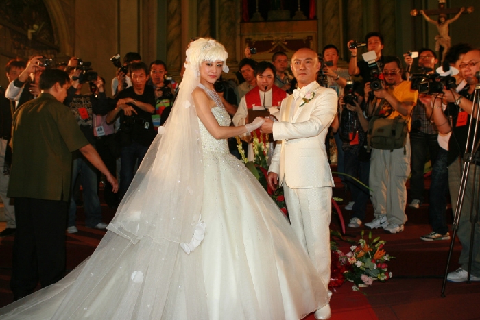 张卫健与张茜在2004年于菲律宾举行婚礼