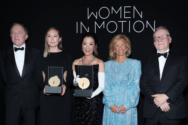 杨紫琼出席年度“Kering Women in Motion颁奖礼”，并获奖表扬