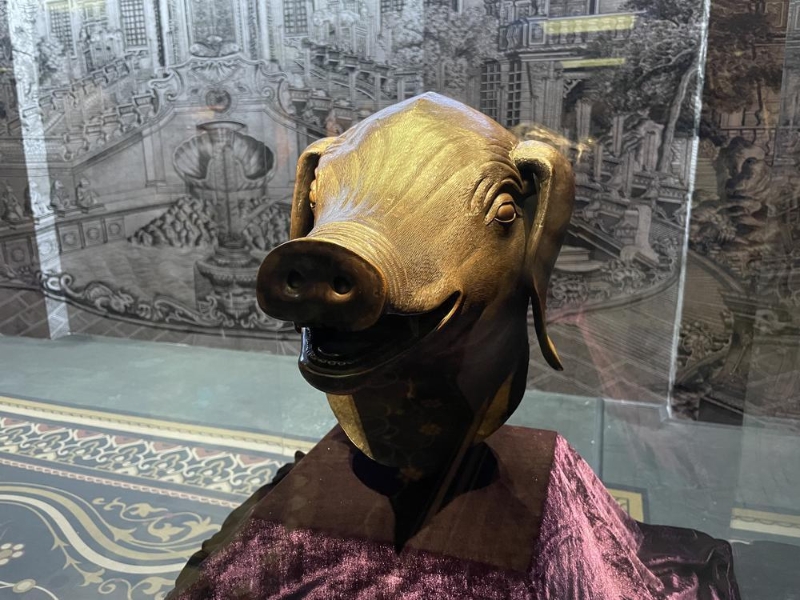 猪首铜像